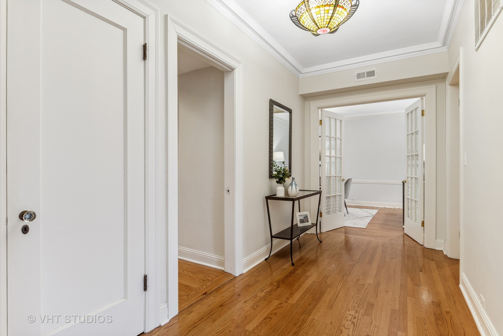3100 North Sheridan Road, Unit 8B Chicago, IL 60657 - Photo 5 of 28 a view of a hallway with wooden floor and furniture