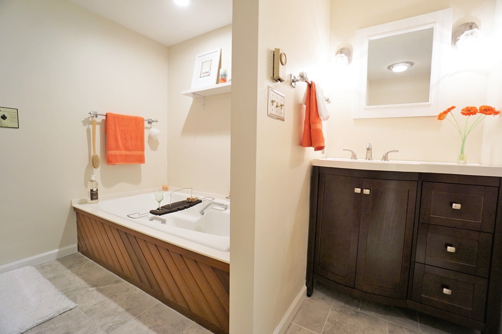 237 Spring Street Shrewsbury, MA 01545 - Photo 11 of 30 Gallery Image 11