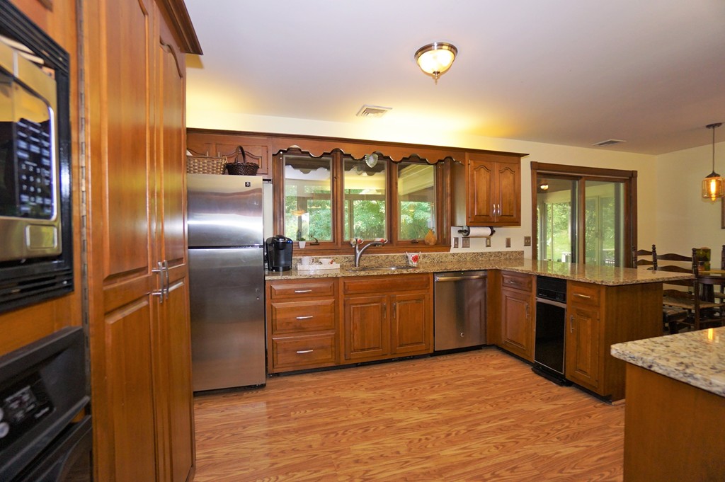 237 Spring Street Shrewsbury, MA 01545 - Photo 2 of 30 Gallery Image 2