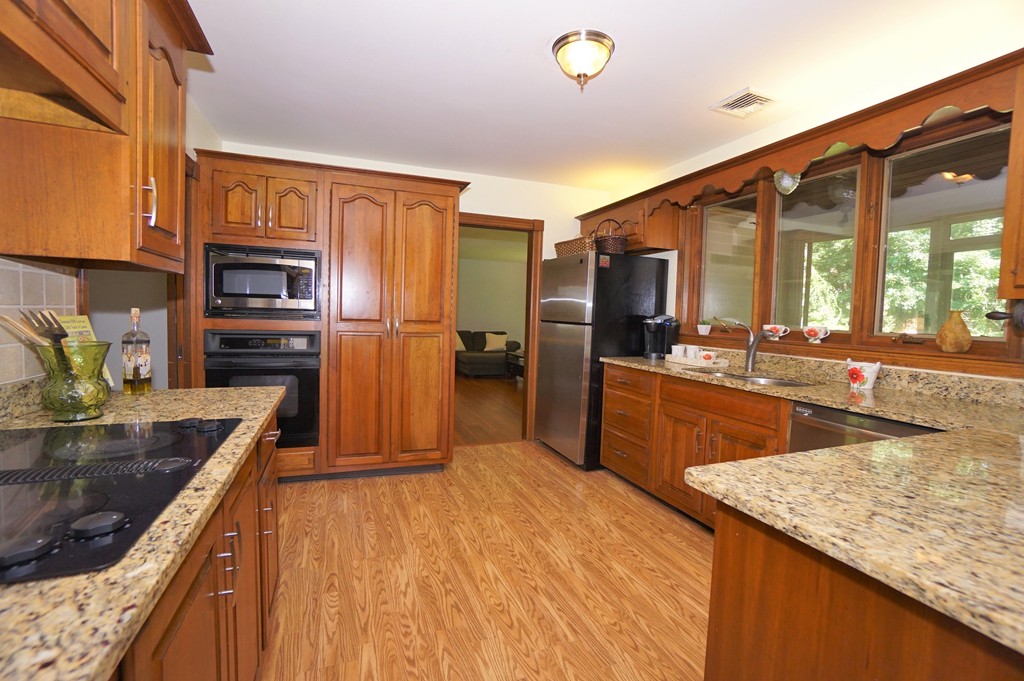 237 Spring Street Shrewsbury, MA 01545 - Photo 3 of 30 Gallery Image 3
