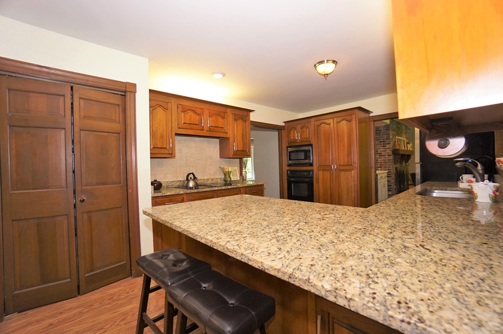 237 Spring Street Shrewsbury, MA 01545 - Photo 5 of 30 Gallery Image 5