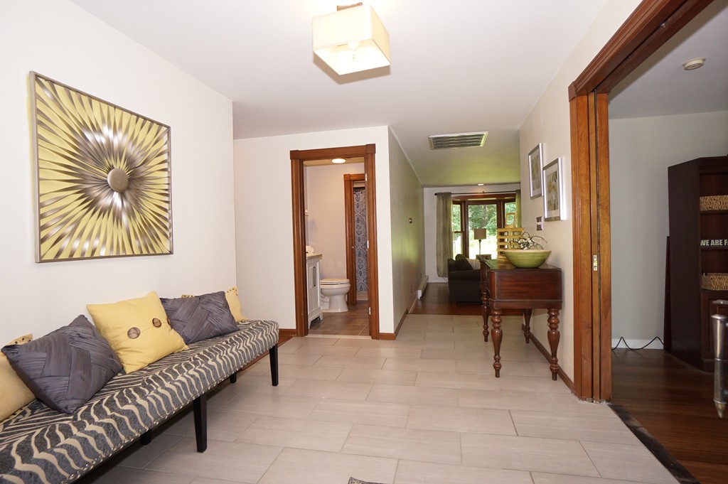 237 Spring Street Shrewsbury, MA 01545 - Photo 6 of 30 Gallery Image 6