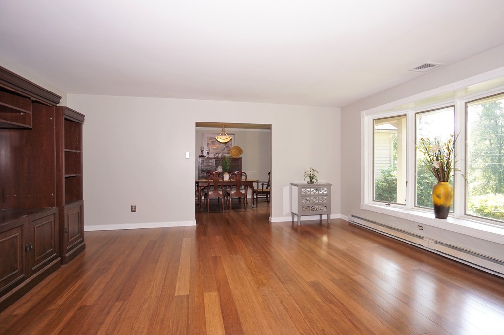 237 Spring Street Shrewsbury, MA 01545 - Photo 7 of 30 Gallery Image 7