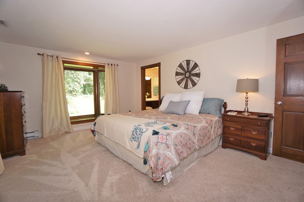 237 Spring Street Shrewsbury, MA 01545 - Photo 9 of 30 Gallery Image 9
