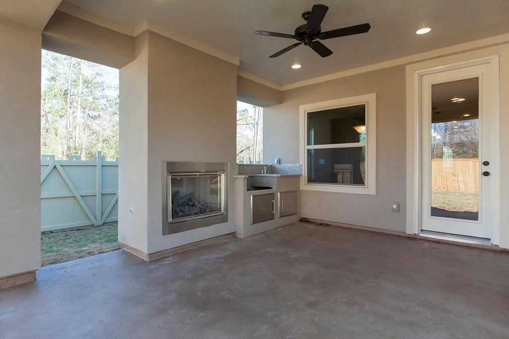 10402 Southern Hawker Conroe, TX 77385 - Photo 20 of 22 a view of a livingroom with an empty room and fire place