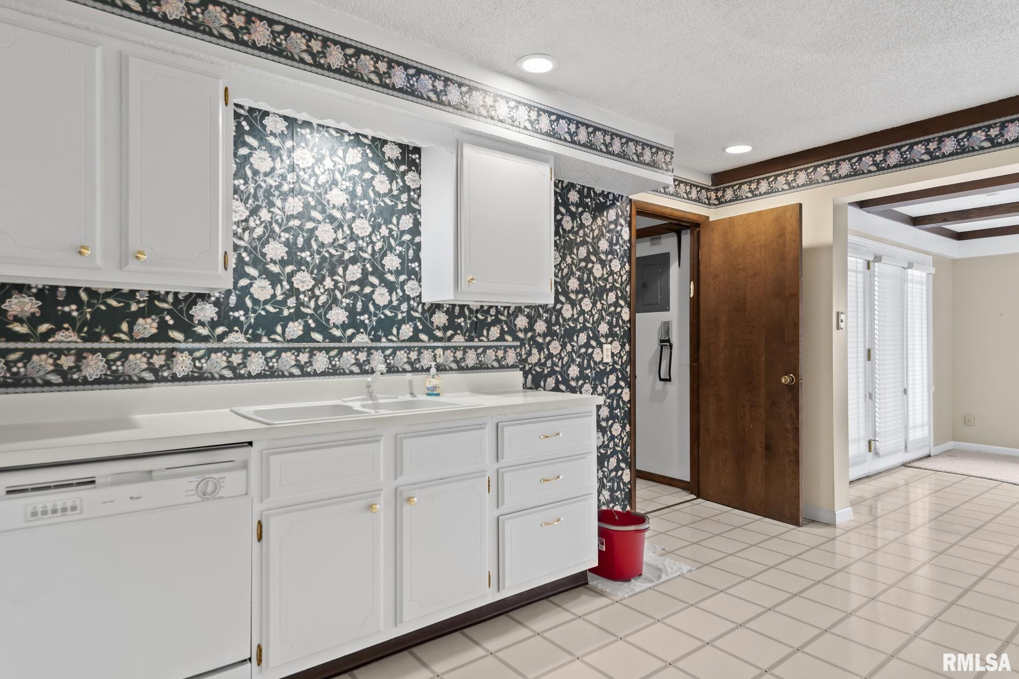 334 Norwalk Road Springfield, IL 62704 - Photo 8 of 39