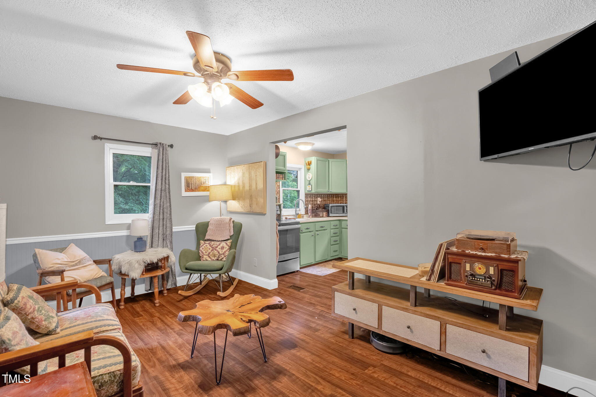 1869 Brevard Road Graham, NC 27253 - Photo 8 of 32 Living room