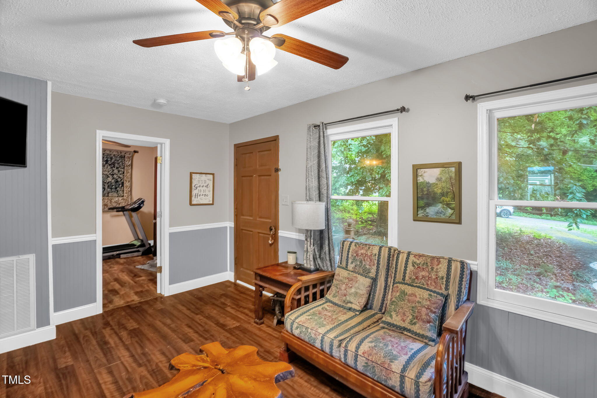 1869 Brevard Road Graham, NC 27253 - Photo 9 of 32 Living room
