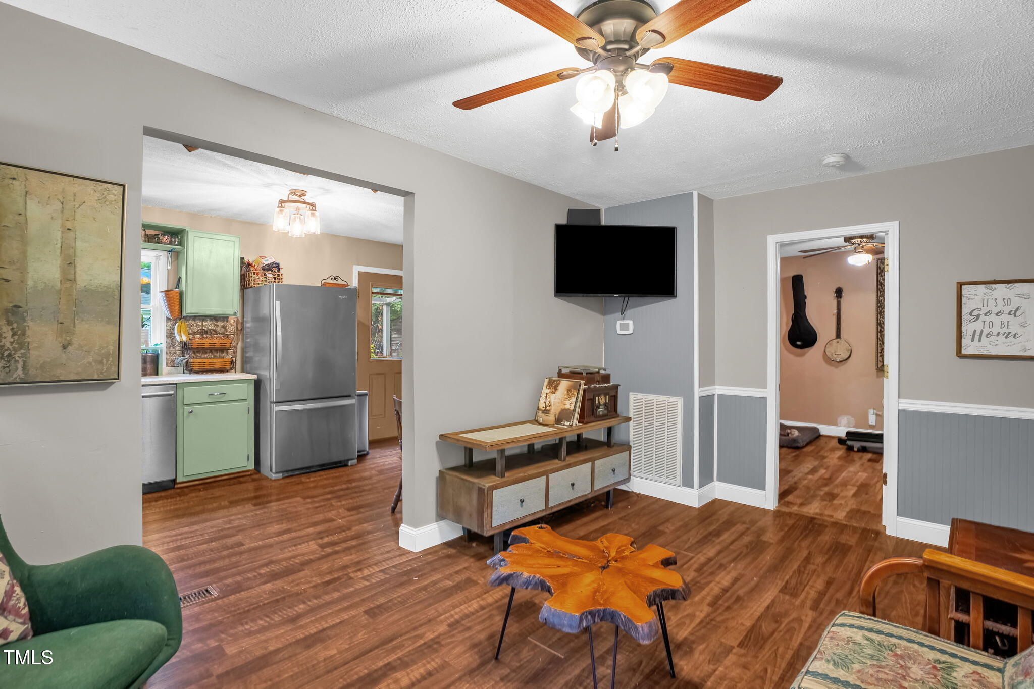 1869 Brevard Road Graham, NC 27253 - Photo 6 of 32 Living room
