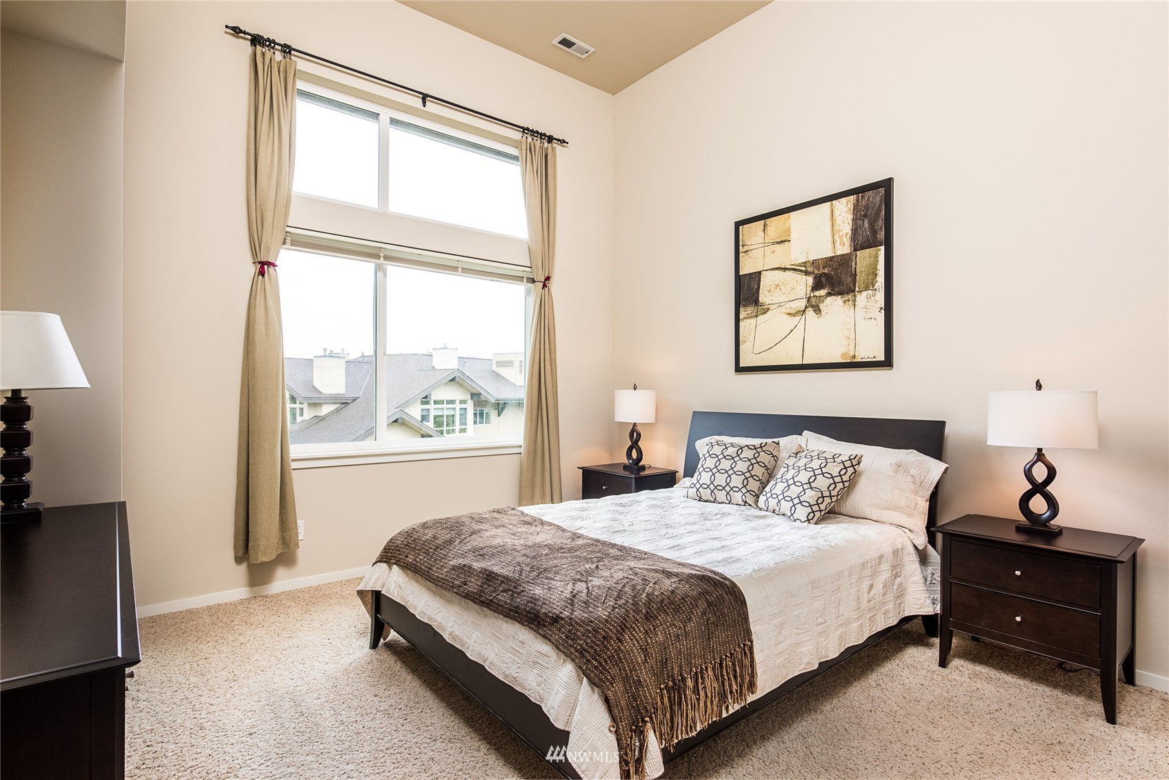 150 Cougar Ridge Road Northwest, Unit 1302 Issaquah, WA 98027 - Photo 4 of 17