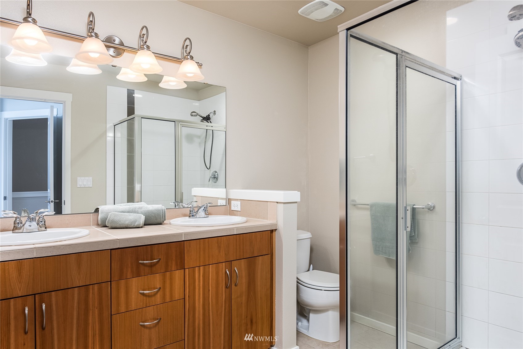 150 Cougar Ridge Road Northwest, Unit 1302 Issaquah, WA 98027 - Photo 5 of 17