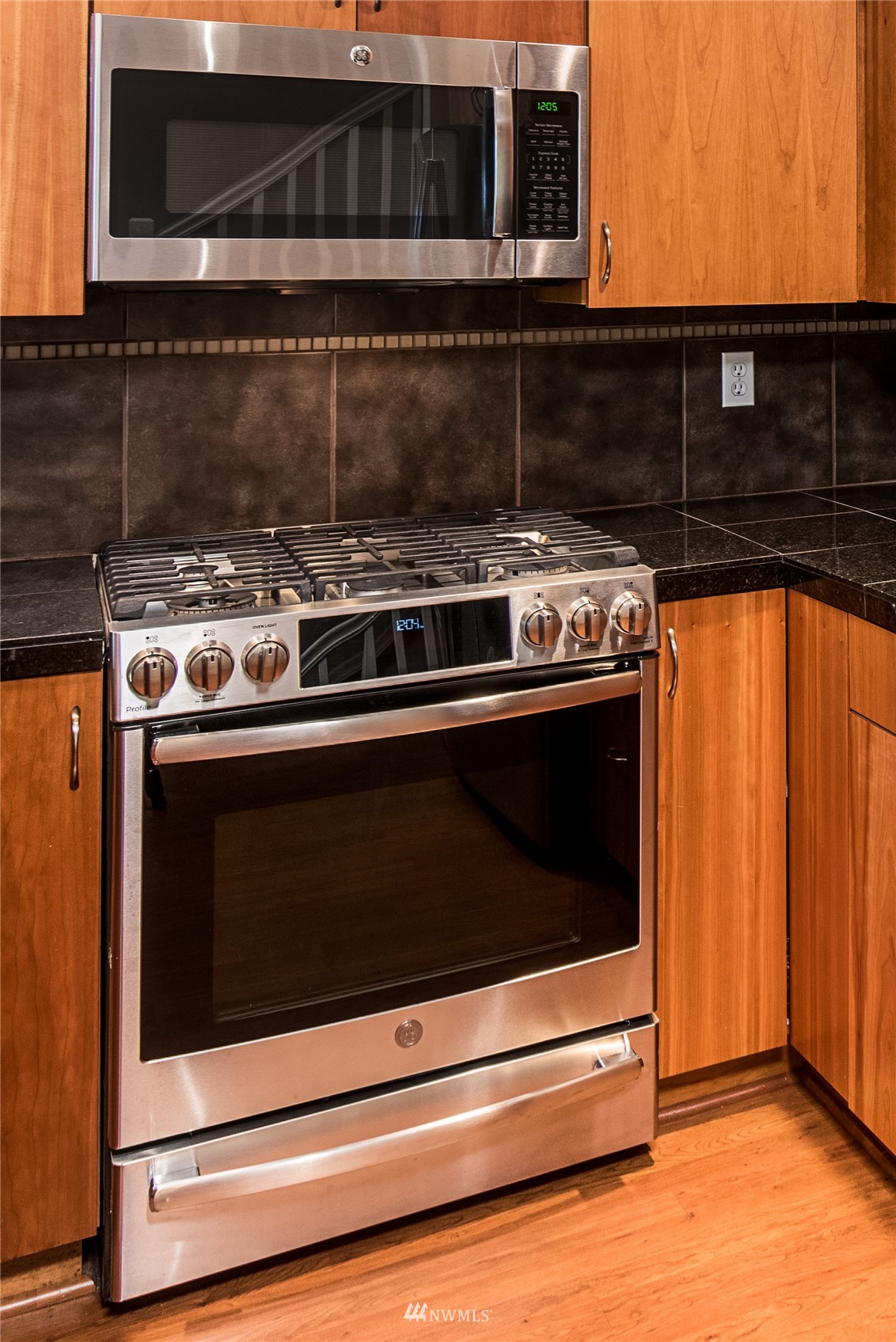 150 Cougar Ridge Road Northwest, Unit 1302 Issaquah, WA 98027 - Photo 8 of 17