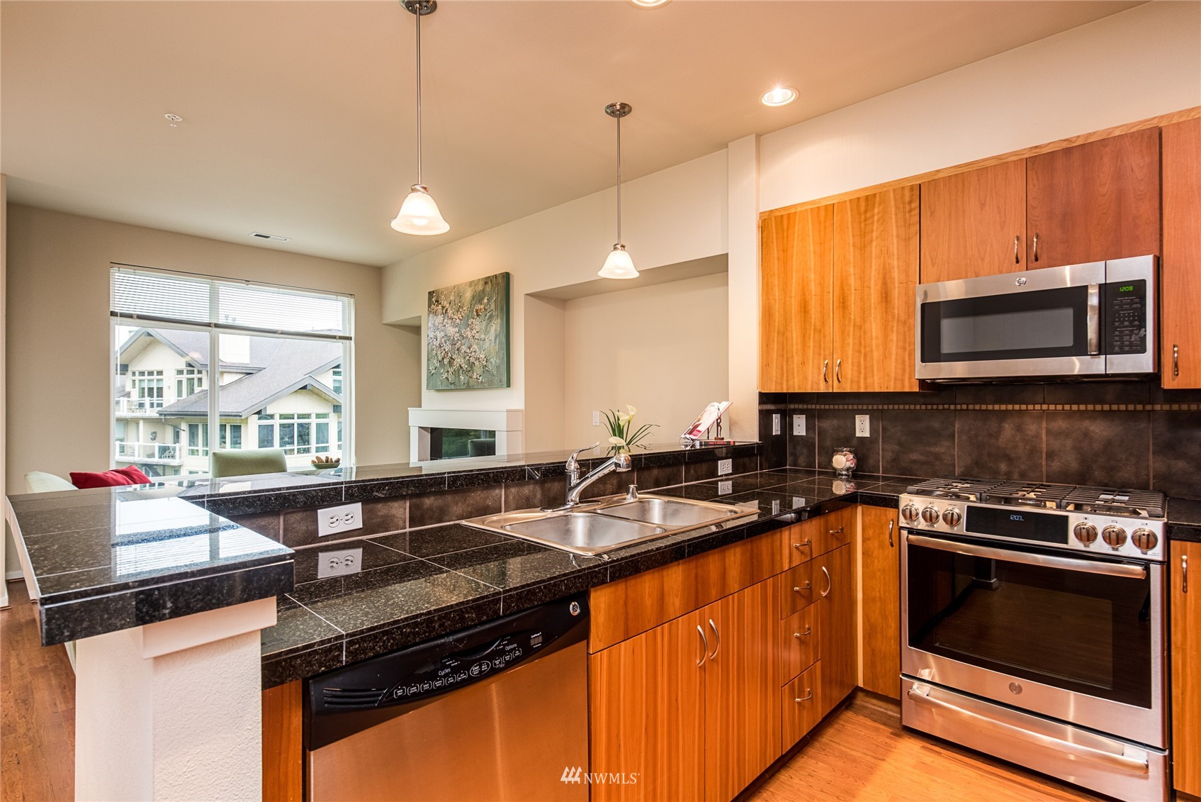 150 Cougar Ridge Road Northwest, Unit 1302 Issaquah, WA 98027 - Photo 9 of 17