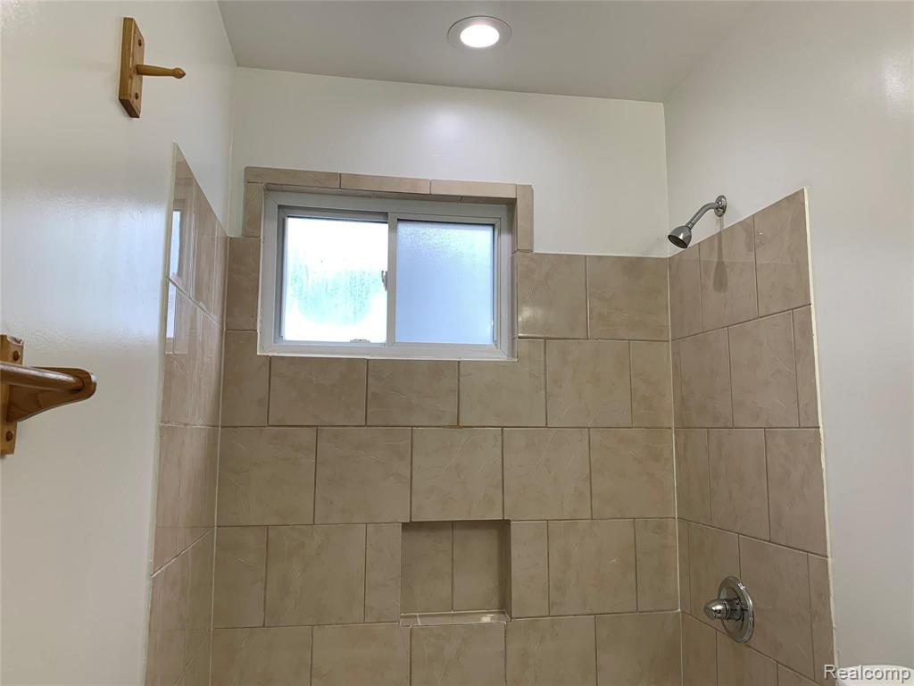 6784 Toepfer Road Warren, MI 48091 - Photo 13 of 27