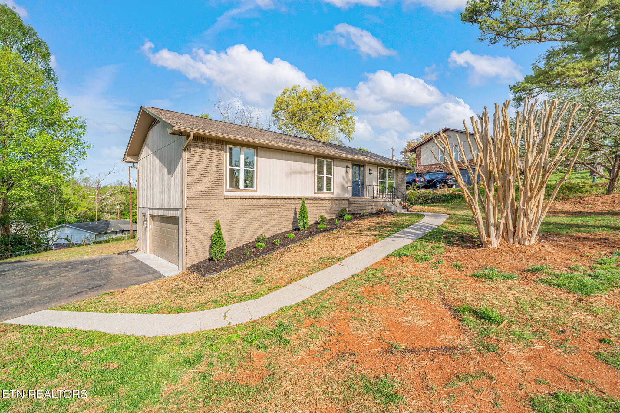 1225 Galewood Road Knoxville, TN 37919 - Photo 5 of 42 9-web-or-mls-1225 Galewood Road-9