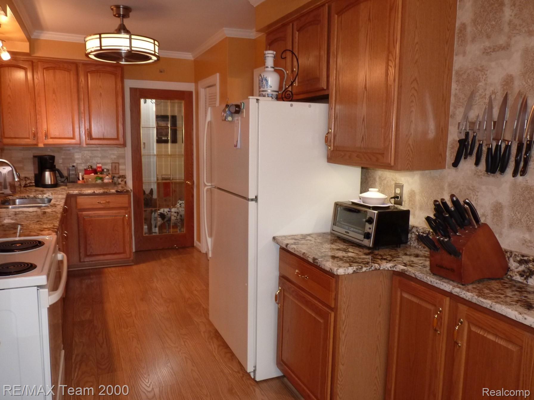 16723 Huntington Road Detroit, MI 48219 - Photo 5 of 25 P1120475.JPG