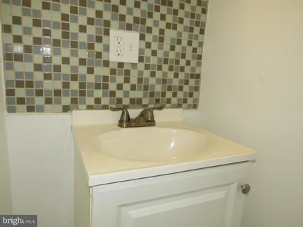 $1,250 | 356 East Walnut Lane, Unit 3, Philadelphia, PA 19144