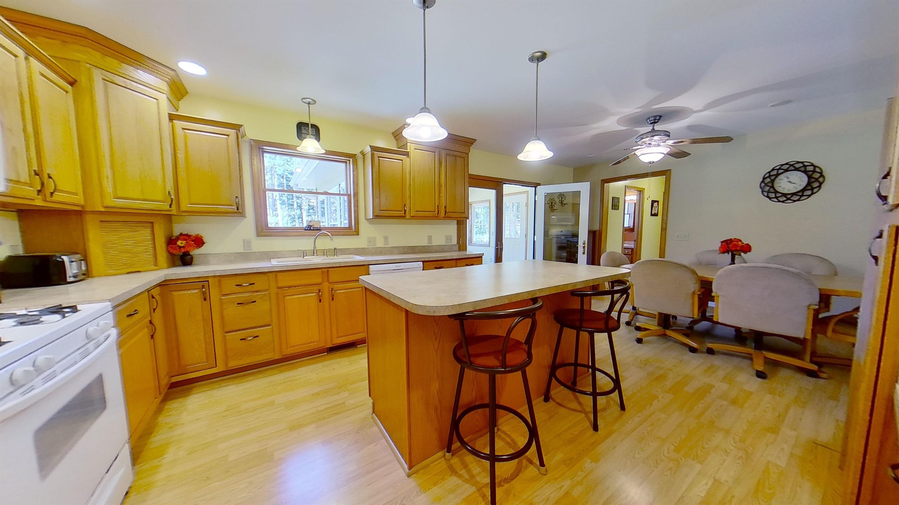 3925 South Vandecar Road Mount Pleasant, MI 48858 - Photo 17 of 45 1901699-16.JPG