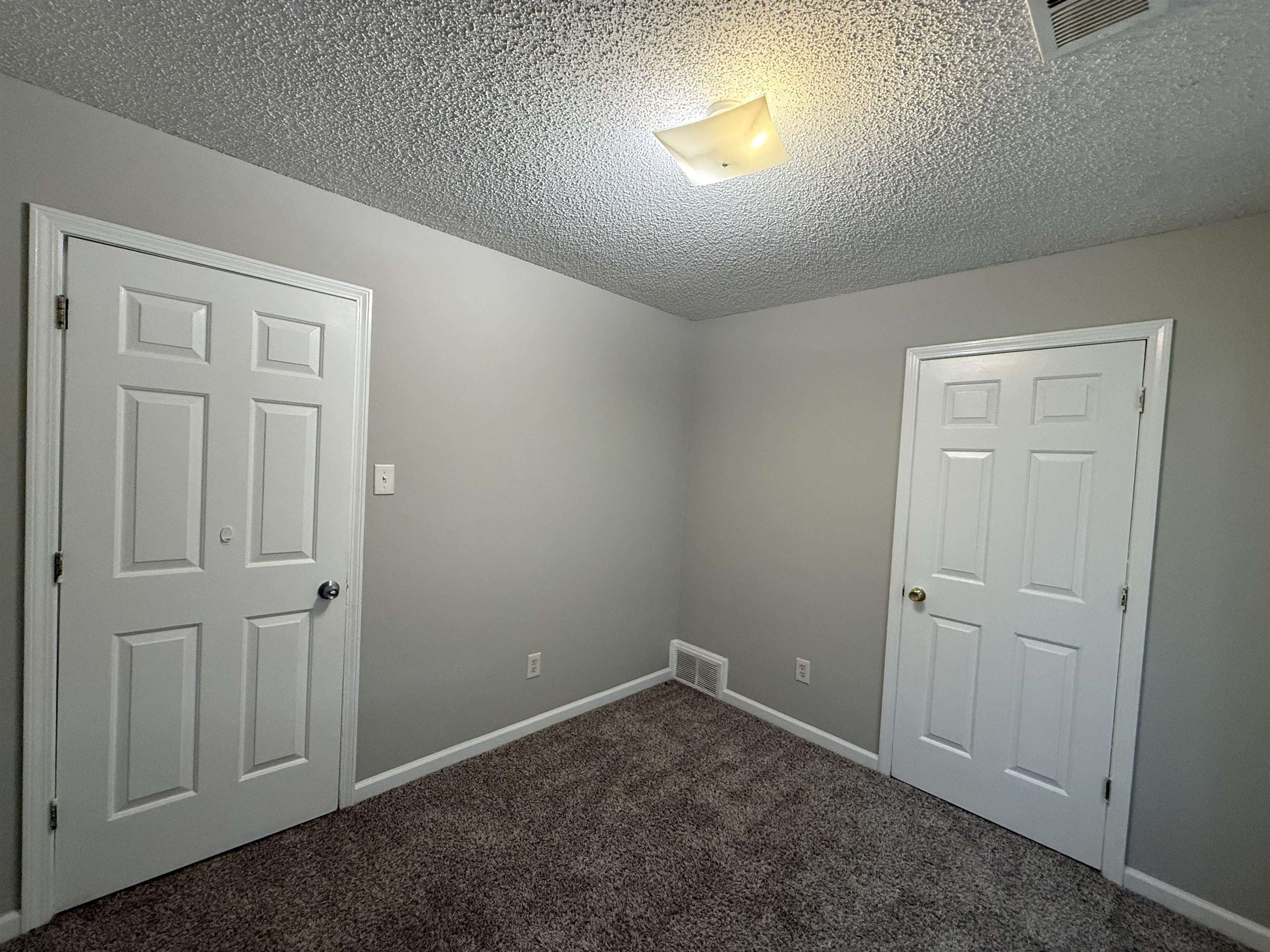 6420 Saginaw Road Memphis, TN 38134 - Photo 20 of 38 Neutral-toned walls complement the textured ceiling and dark carpet