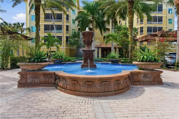 $975,000 | 2748 Tiburon Boulevard East, Unit C404, Naples, FL 34109