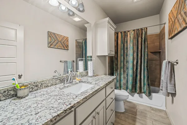 a view of a house with backyard and porch