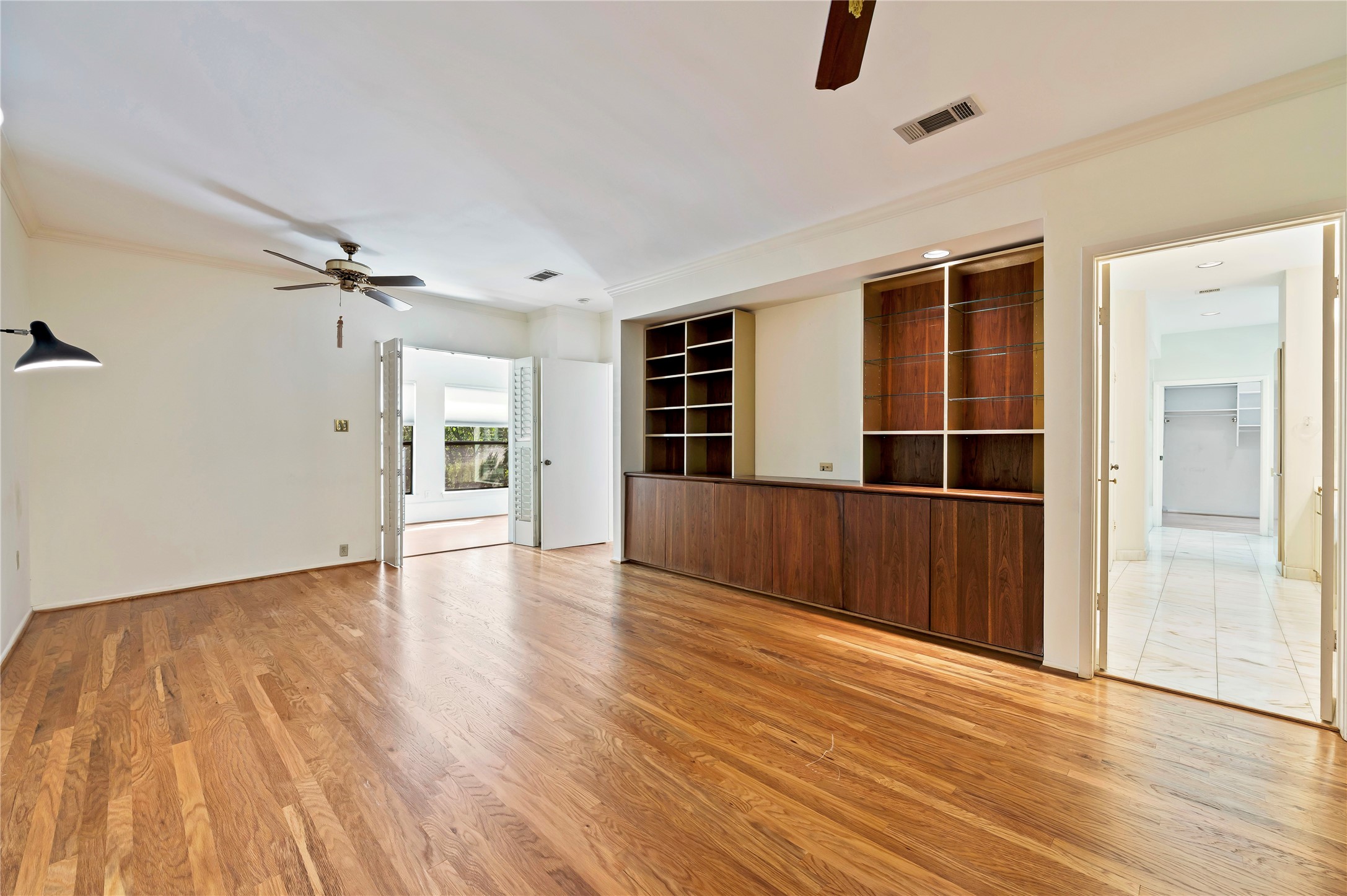 5300 Mercer Street, Unit 7 Houston, TX 77005 - Photo 24 of 41 Built ins in the primary bedroom