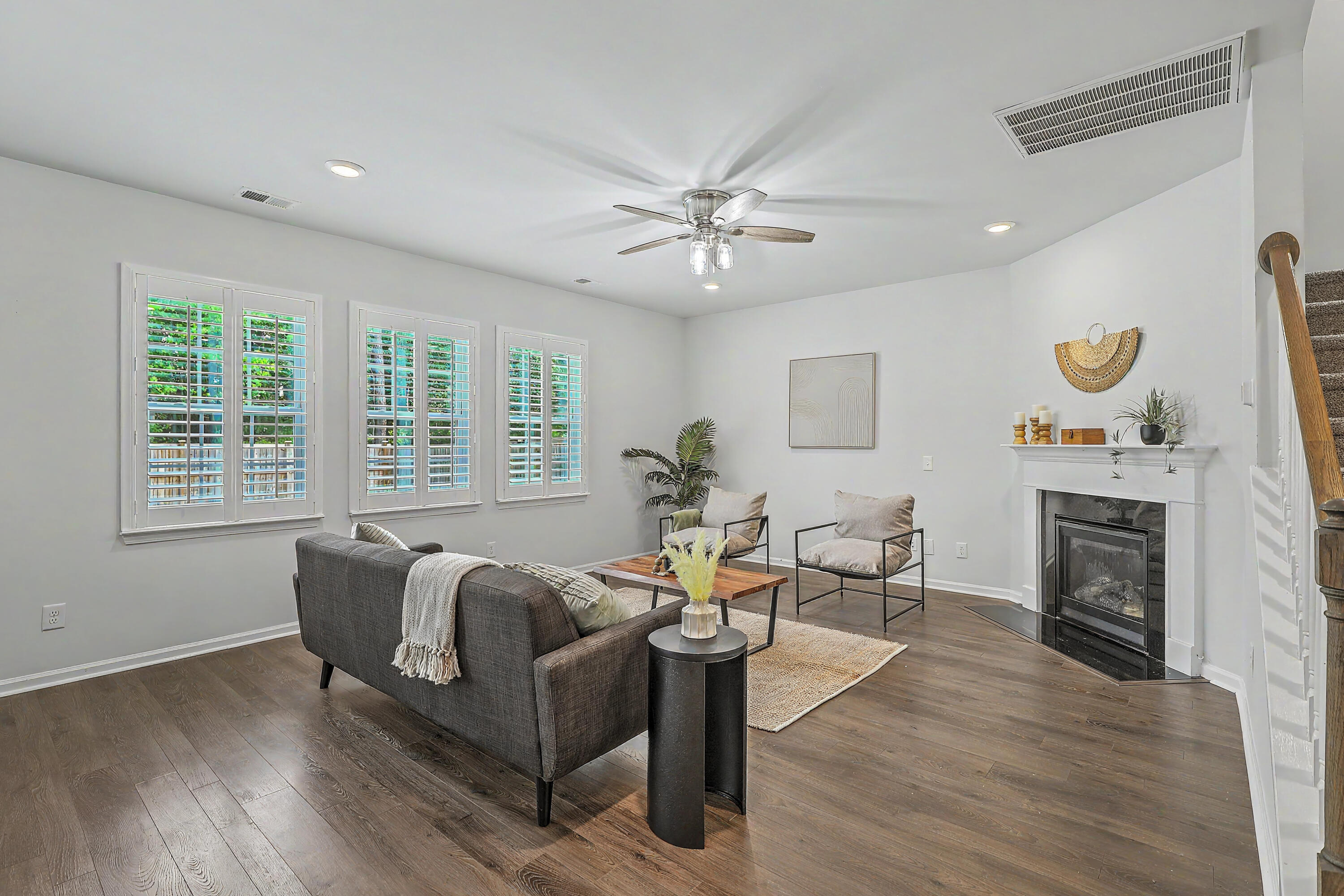410 Spanish Wells Road Summerville, SC 29486 - Photo 15 of 54 Living Room