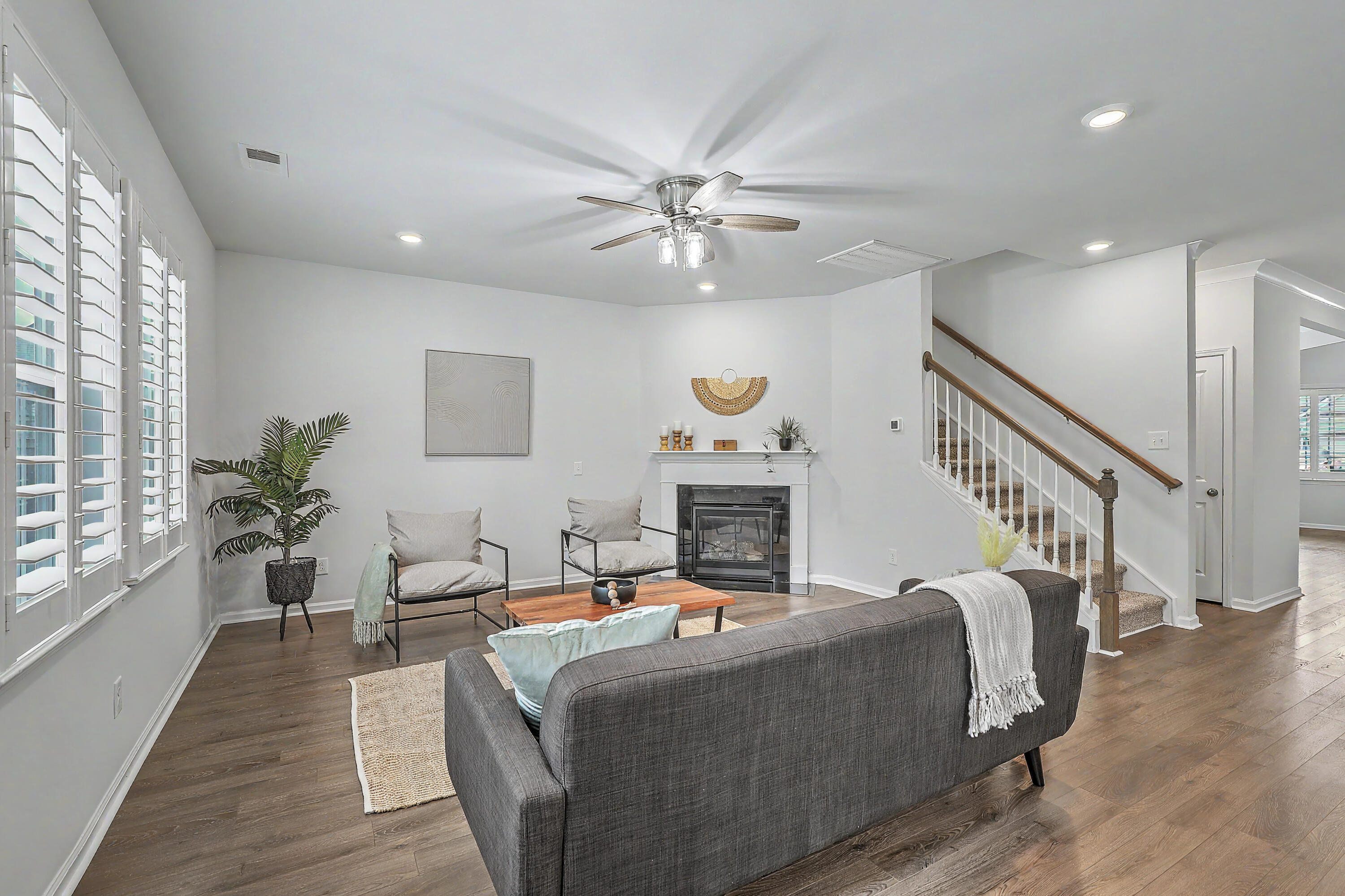 410 Spanish Wells Road Summerville, SC 29486 - Photo 16 of 54 Living Room