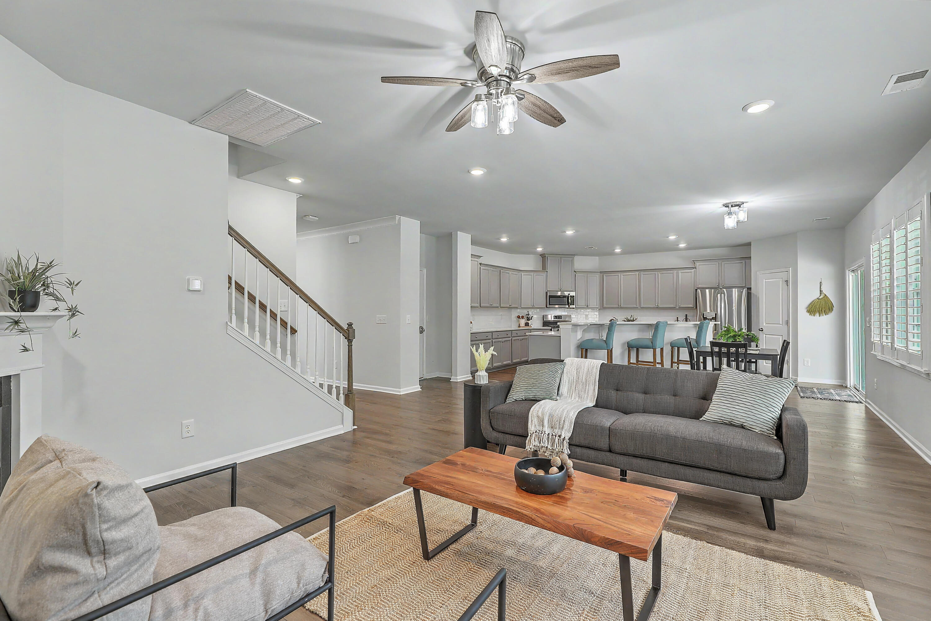410 Spanish Wells Road Summerville, SC 29486 - Photo 17 of 54 Living Room