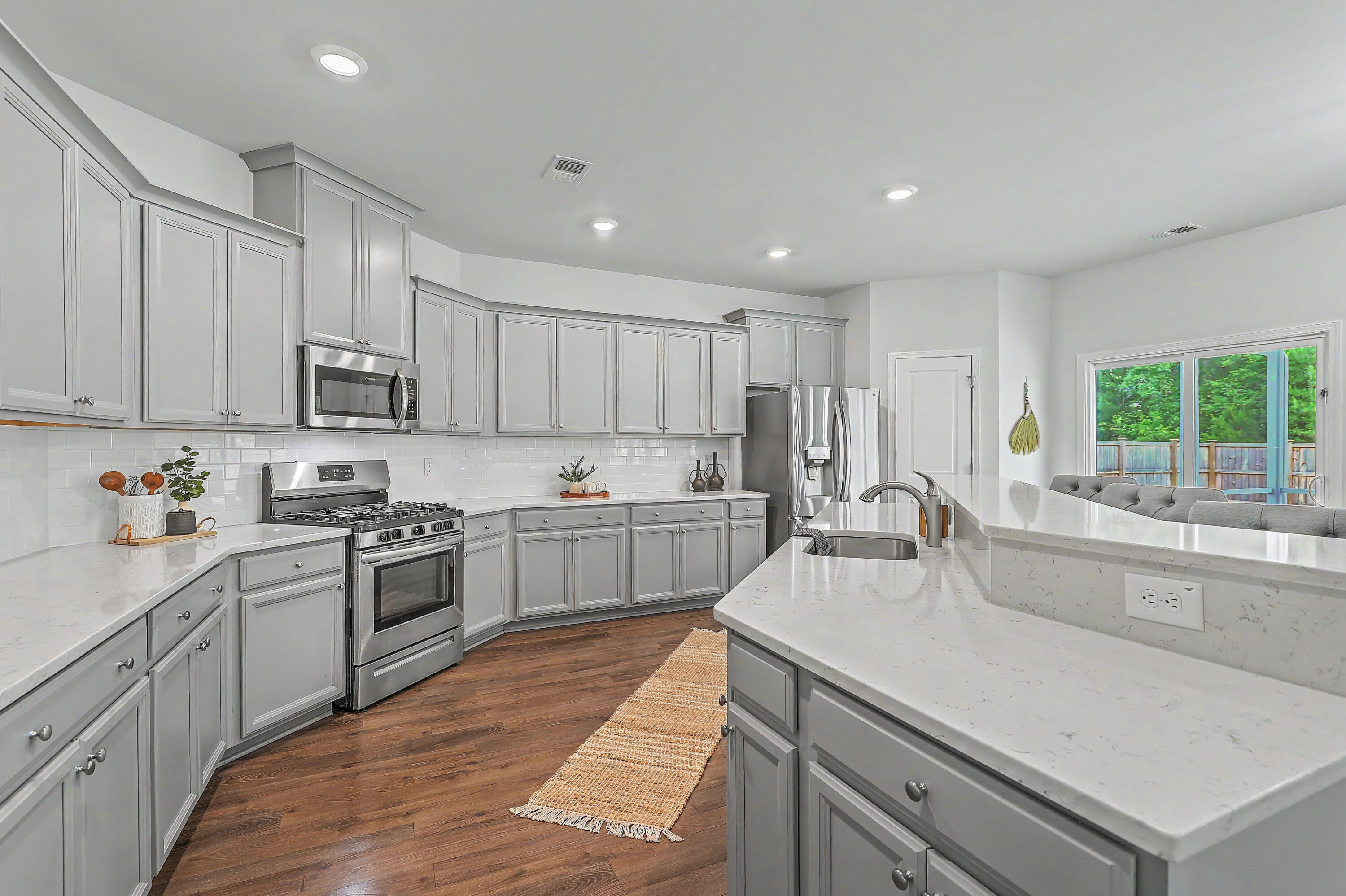 410 Spanish Wells Road Summerville, SC 29486 - Photo 23 of 54 Kitchen
