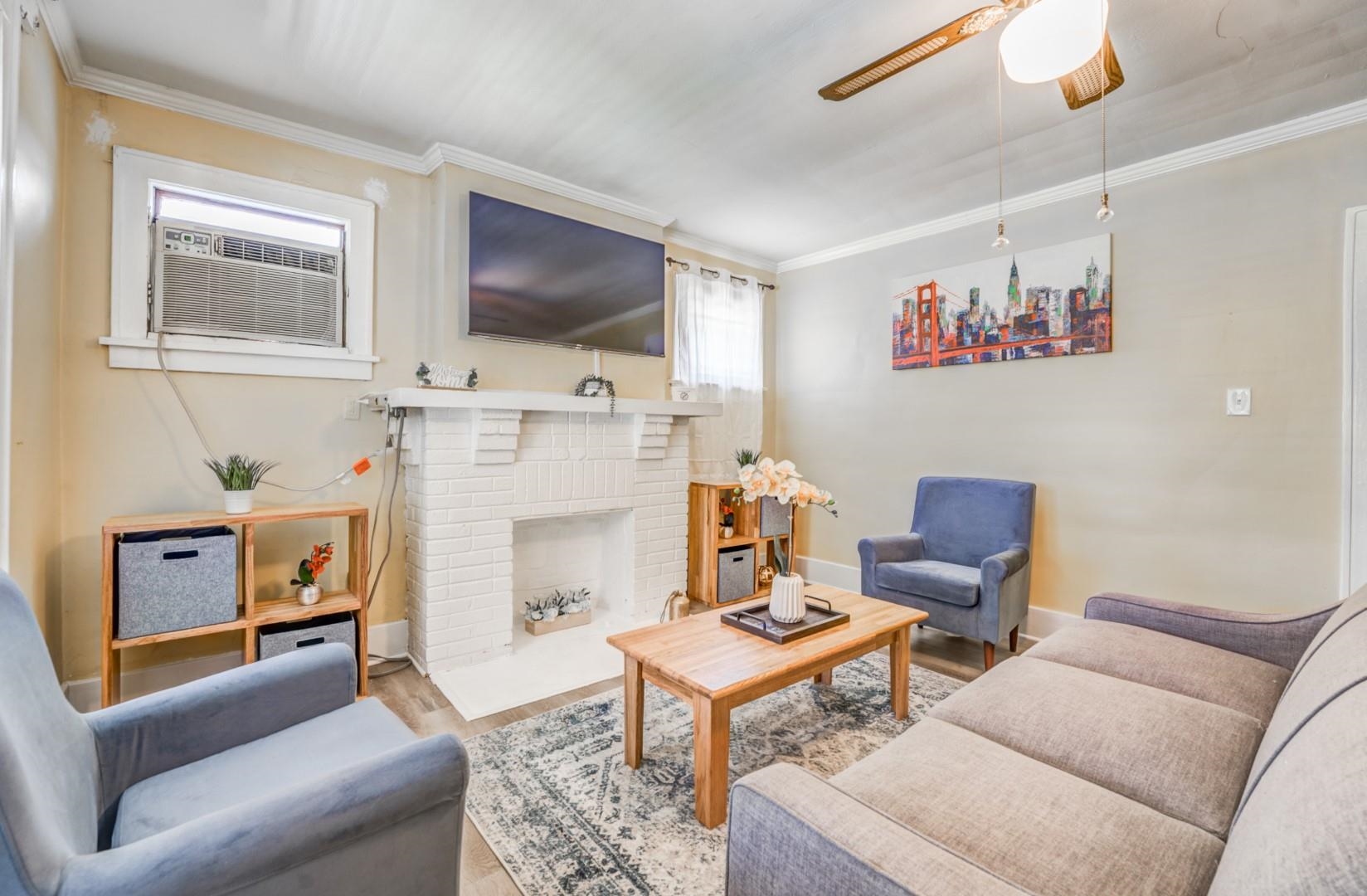 756 Garland Street Memphis, TN 38107 - Photo 10 of 35 a living room with furniture