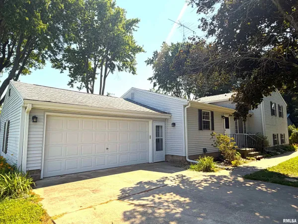 $375,000 | 1521 North Mt Zion Road, Jacksonville, IL 62650