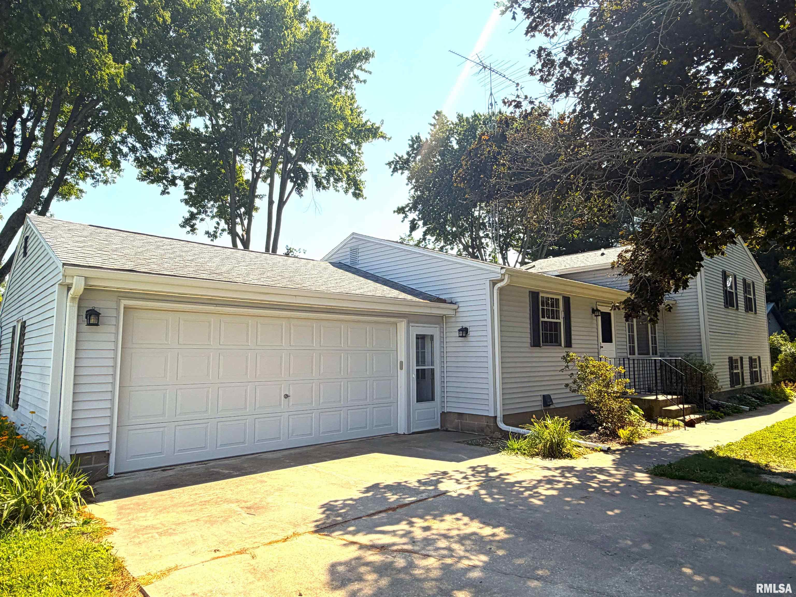 1521 North Mt Zion Road Jacksonville, IL 62650 - Photo 1 of 19