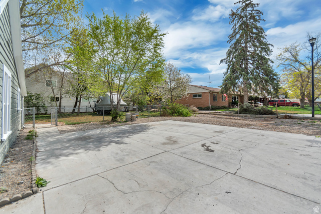 8831 South 400 East Sandy, UT 84070 - Photo 4 of 26 View of patio / terrace
