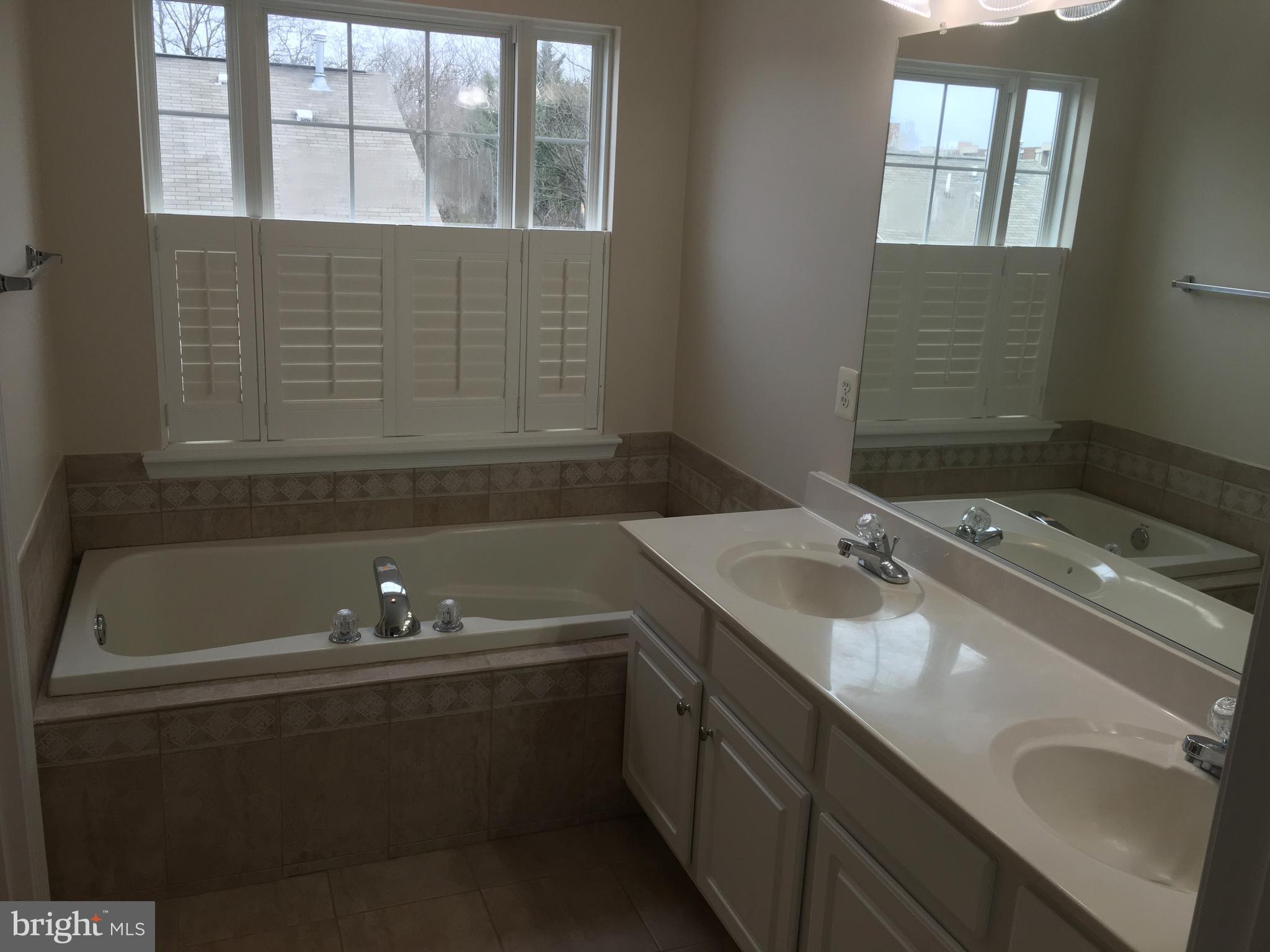 2122 Darcy Green Place Silver Spring, MD 20910 - Photo 14 of 18