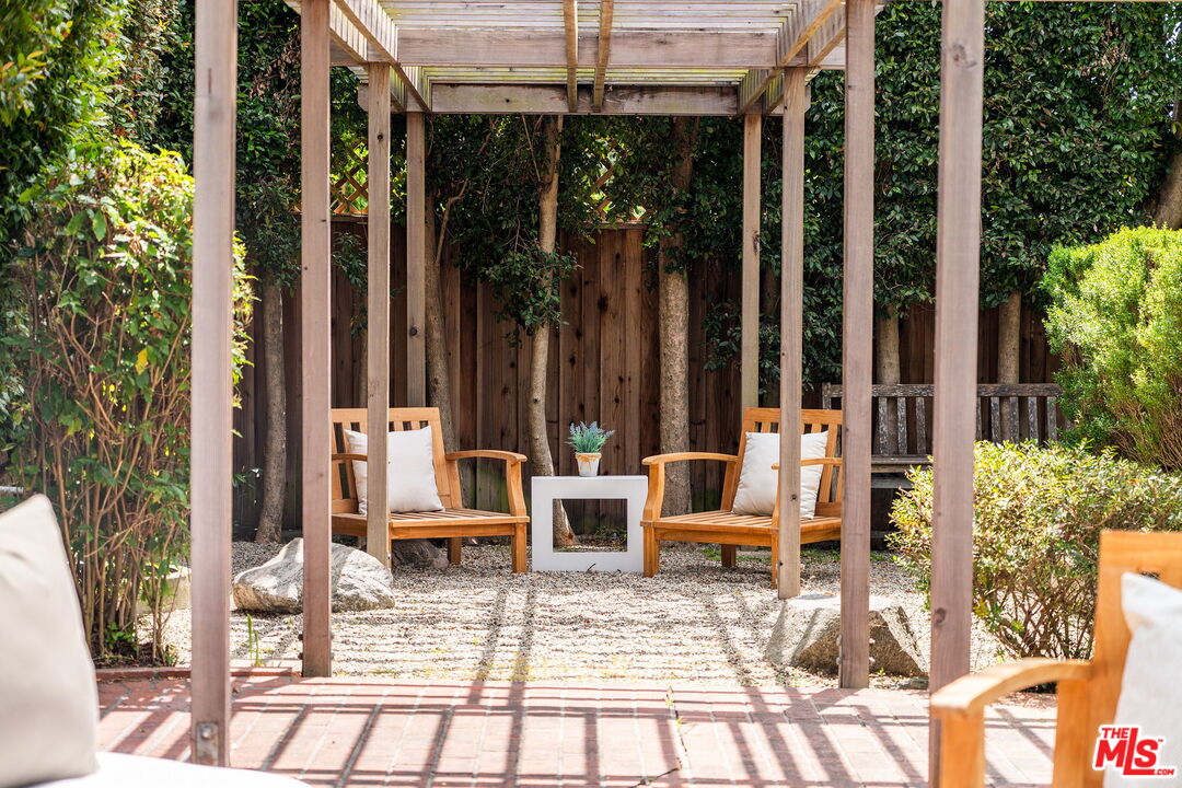 10614 Rountree Road Los Angeles, CA 90064 - Photo 35 of 37 Gallery Image 35