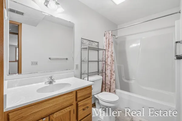 $280,000 | 703 West Woodlawn Avenue, Hastings, MI 49058