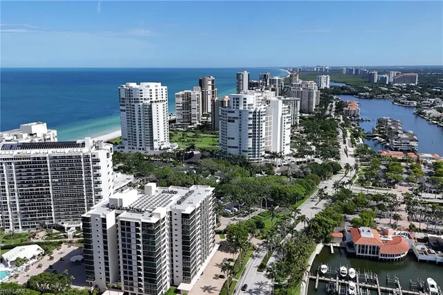 $9,999 | 4031 Gulf Shore Boulevard North, Unit 25, Naples, FL 34103