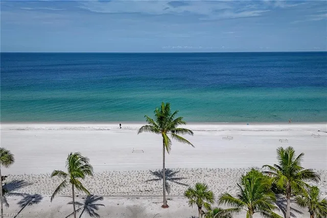 $9,999 | 4031 Gulf Shore Boulevard North, Unit 25, Naples, FL 34103