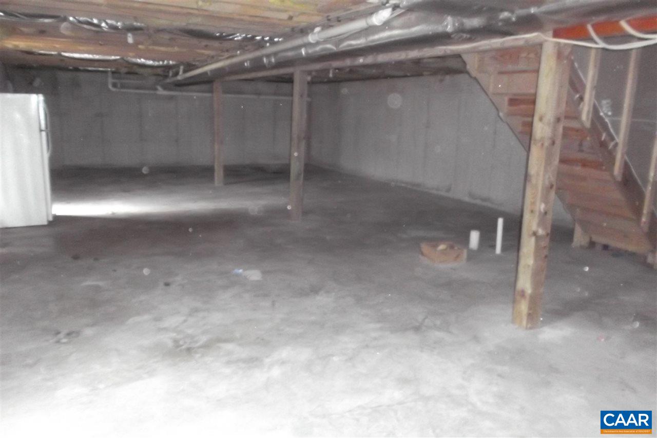 176 Old Farm Road Ruckersville, VA 22968 - Photo 2 of 7 a view of a small room