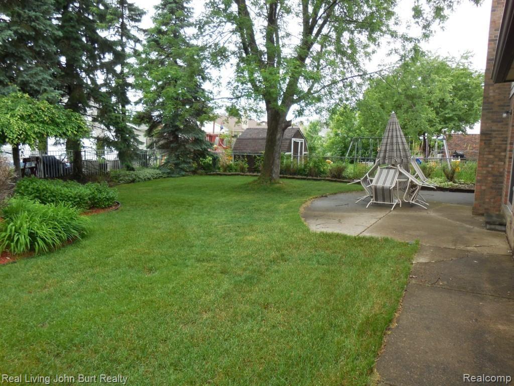47343 Chrys Road Macomb, MI 48044 - Photo 14 of 28 DSCN3341.jpg