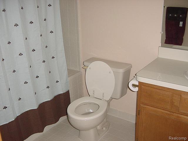 2180 Rochelle Park Drive, Unit 109 Rochester, MI 48309 - Photo 8 of 11 Bath