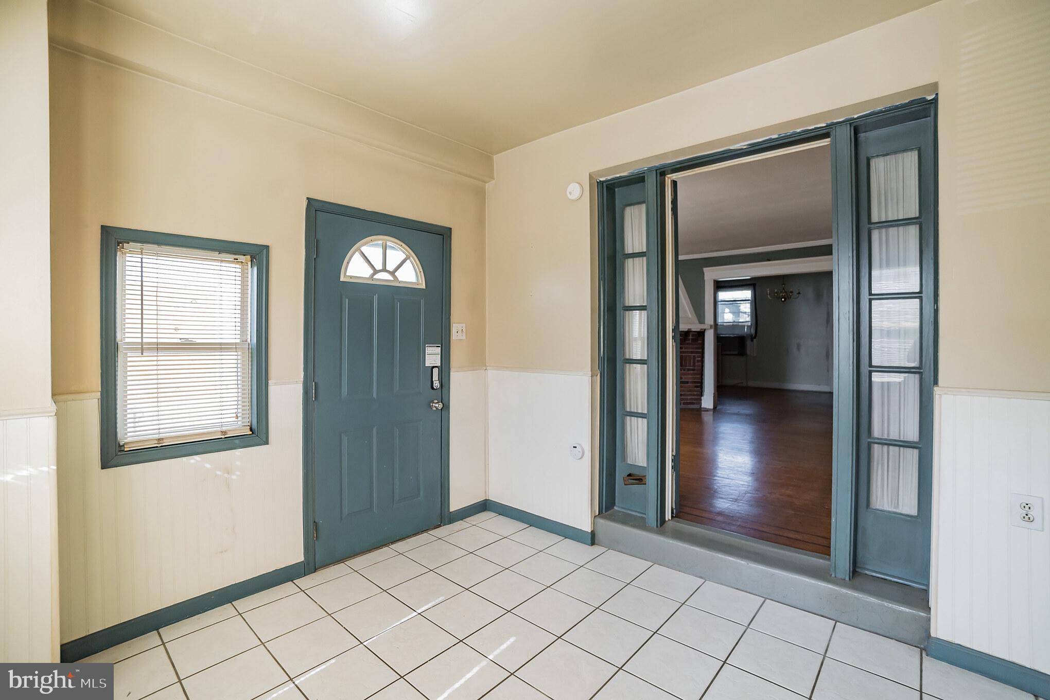 219 Kingston Road Upper Darby, PA 19082 - Photo 5 of 25
