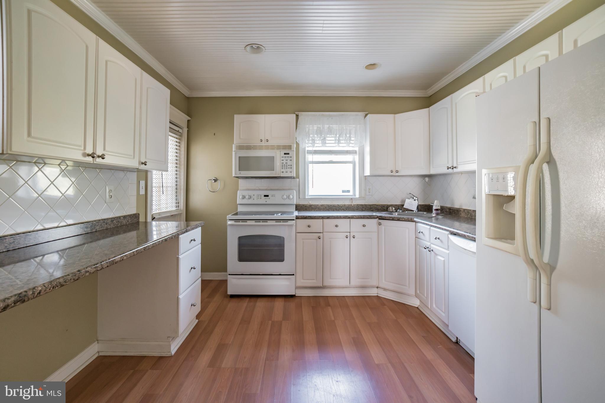 219 Kingston Road Upper Darby, PA 19082 - Photo 7 of 25