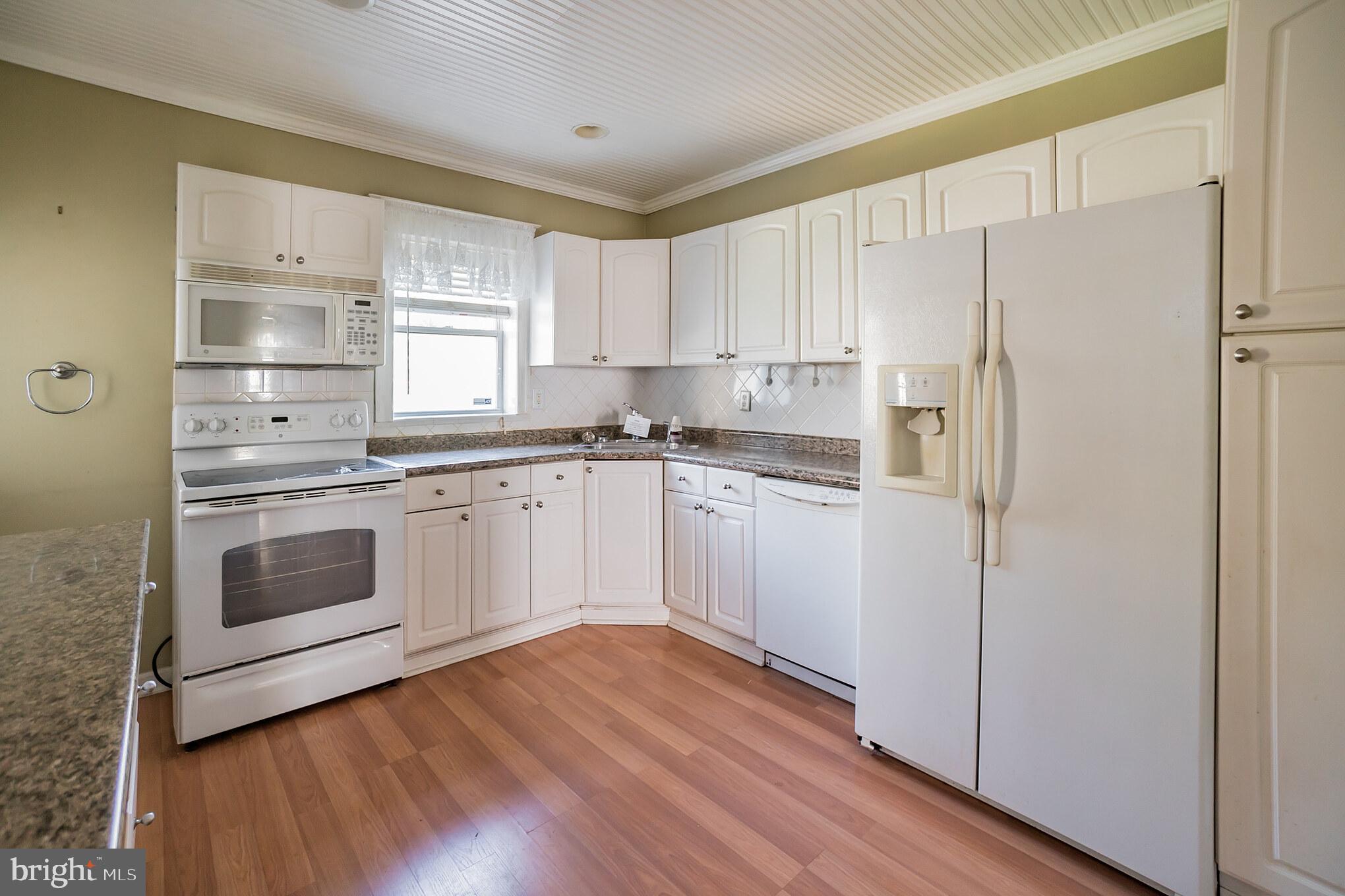 219 Kingston Road Upper Darby, PA 19082 - Photo 8 of 25