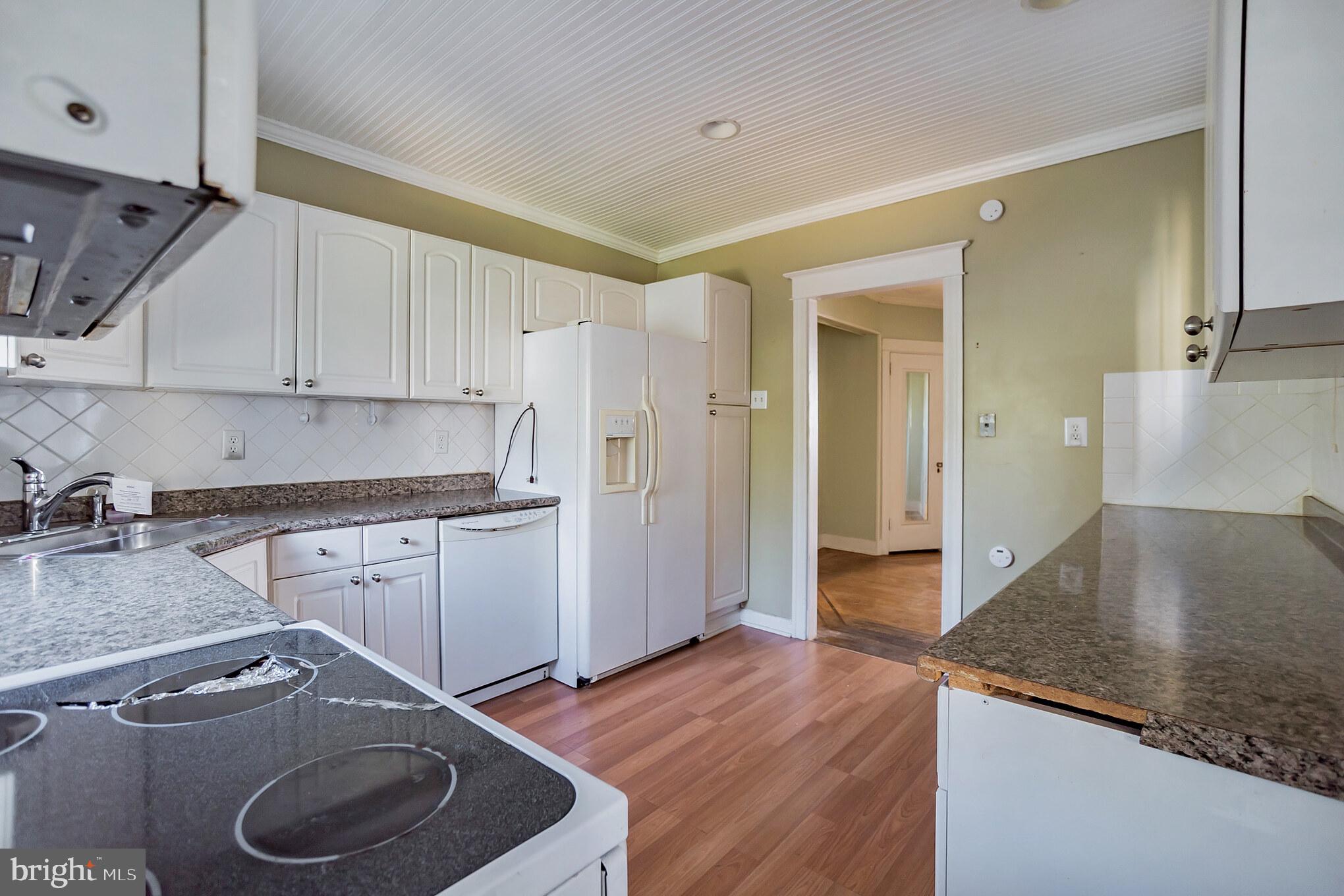 219 Kingston Road Upper Darby, PA 19082 - Photo 9 of 25