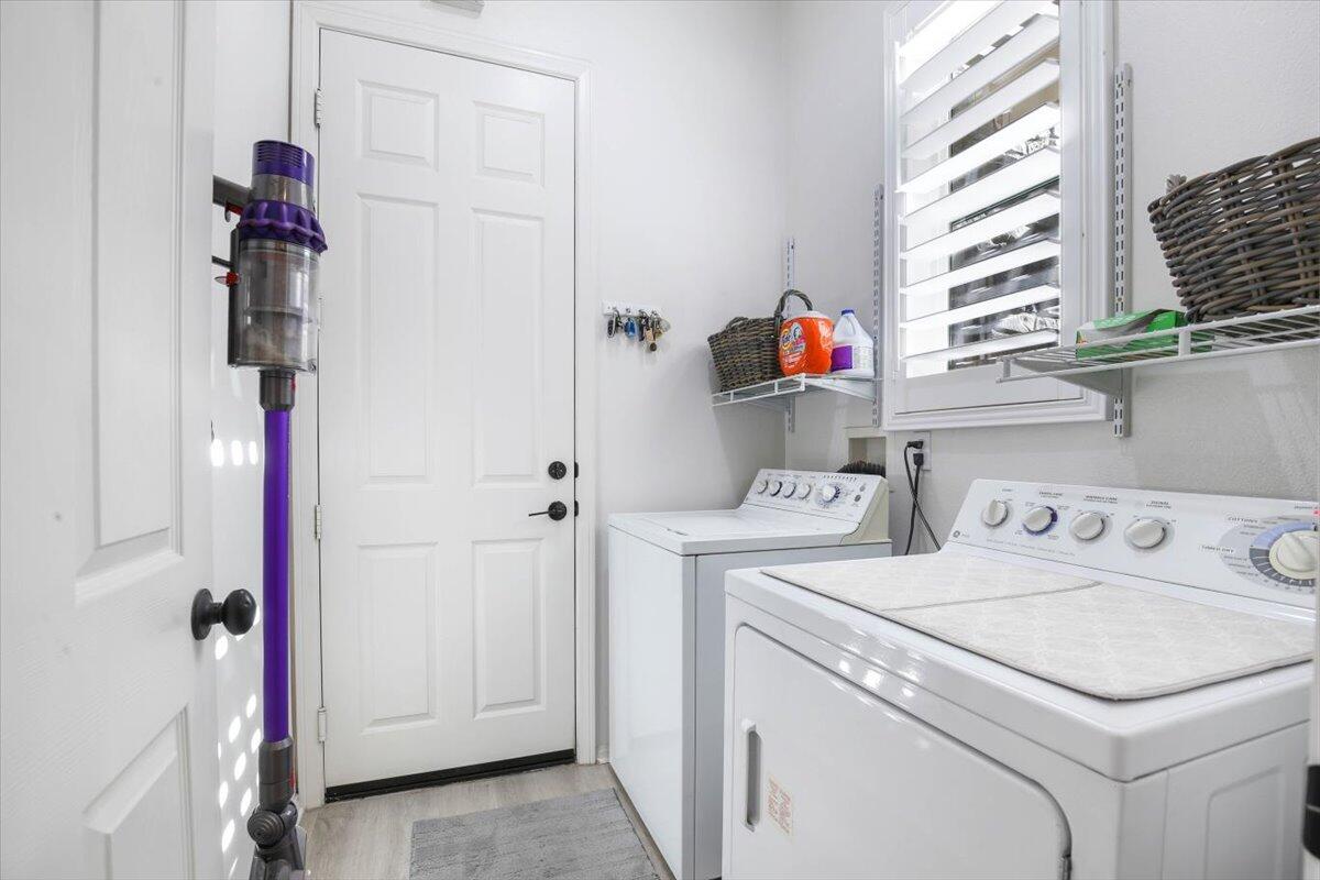 49465 Lewis Road Indio, CA 92201 - Photo 20 of 30 a utility room with dryer and washer