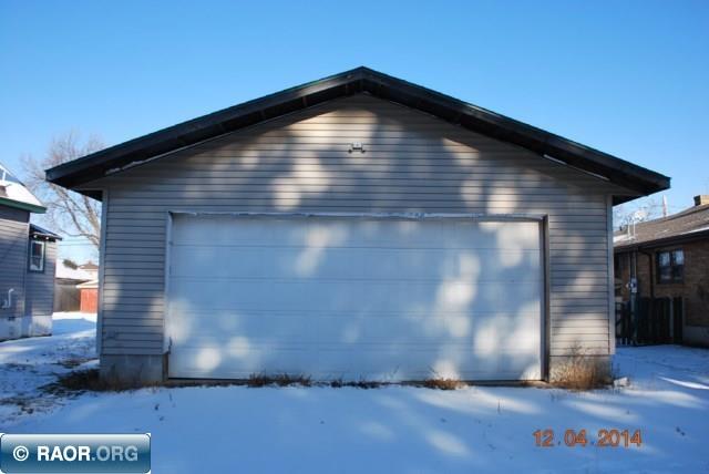 208 9th Street Northeast Chisholm, MN 55719 - Photo 5 of 13