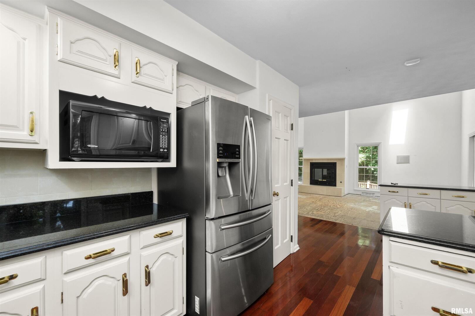 5 White Oak Court Moline, IL 61265 - Photo 21 of 57 a kitchen with stainless steel appliances a stove microwave and sink