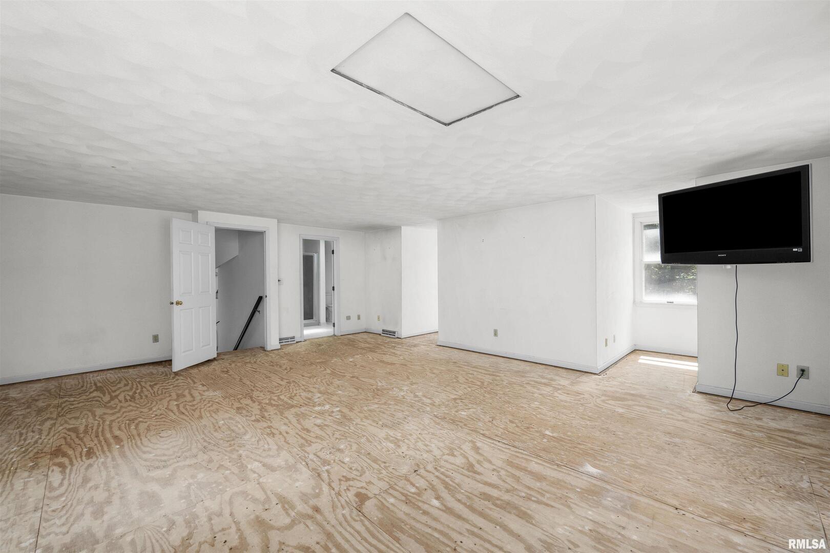 5 White Oak Court Moline, IL 61265 - Photo 27 of 57 a view of a livingroom with entryway wooden shelves and closet